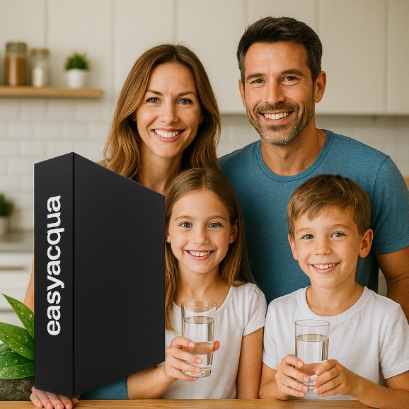 famiglia che beve acqua easyacqua depuratore a noleggio